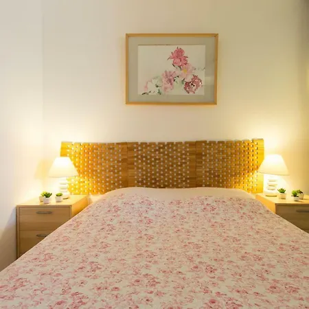 아파트 Rana's Flat