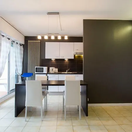 아파트 Rana's Flat